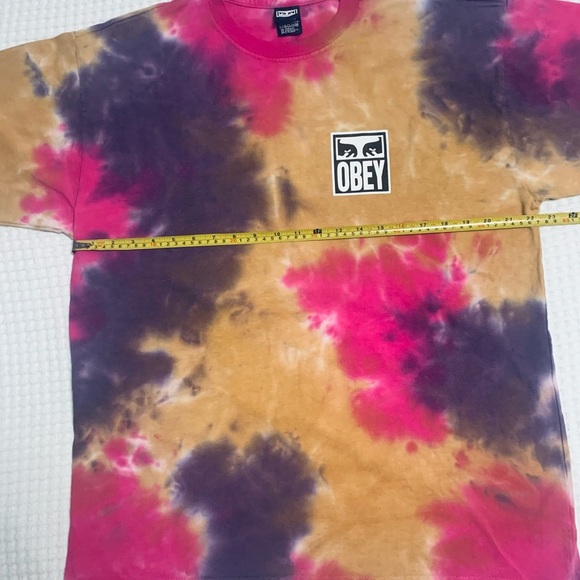 RARE OBEY tee featuring the brand’s iconic logo at the chest and back. Tie-dyed - Picture 10 of 10